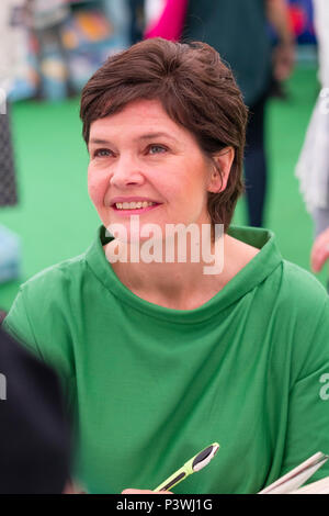 Kate Raworth, économiste anglais, auteur de « beignet Economics ', travaillant pour l'Université d'Oxford. Elle est connue pour son travail sur le « donut économie, elle le comprend comme un modèle économique que l'équilibre entre les besoins humains essentiels et les limites de la planète. Apparaissant à la 2018 Hay Festival de la littérature et des Arts. le festival annuel dans la petite ville de Hay on Wye sur la frontière galloise , attire des écrivains et penseurs du monde entier pendant 10 jours de célébrations de la meilleure de l'écrit, bien que le débat politique et littéraire Banque D'Images