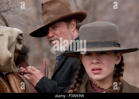 Titre original : True Grit. Titre en anglais : TRUE GRIT. Film Réalisateur : Ethan Coen, Joel Coen. Année : 2010. Stars : Jeff Bridges, Hailee Steinfeld. Credit : PARAMOUNT PICTURES / Album Banque D'Images