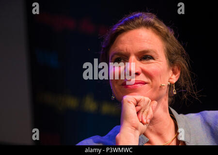 Mariana Mazzucato, auteur de 'La valeur de tout', économiste, professeur à l'économie de l'innovation et de valeur publique et directeur de l'Institut pour l'innovation et d'utilité publique à l'University College London (UCL) et le RM Phillips Président dans l'économie de l'Innovation à l'Université du Sussex. Photo de la 2018 Hay Festival de la littérature et des Arts. le festival annuel dans la petite ville de Hay on Wye sur la frontière galloise , attire des écrivains et penseurs du monde entier pendant 10 jours de célébrations de la meilleure de l'écrit, bien que politique et littéraire deb Banque D'Images