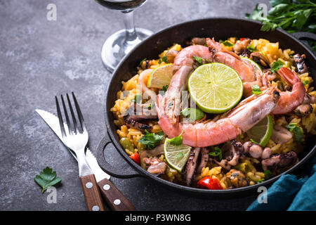 Paella aux fruits de mer. Le plat traditionnel espagnol, cuisine européenne Banque D'Images