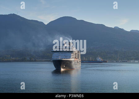 Bateau de croisière de la hollande Amérique, ms Noordam, entrant dans le port de Vancouver, Colombie-Britannique, Canada. Banque D'Images