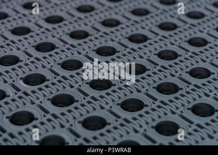 La texture de la courroie du convoyeur modulaire avec rouleau. L'équipement de transport. Pièces pour la machine dans l'usine. Utilisez pour déplacer les produits dans l'industriel. Convoyeur à courroies Banque D'Images