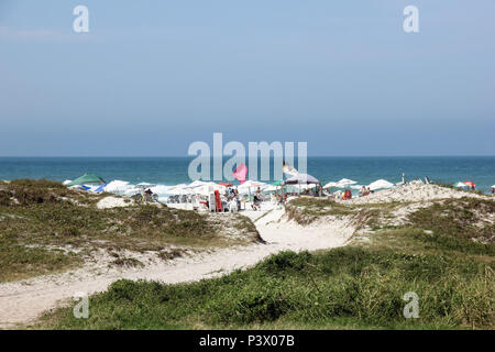 Vista da Praia do Forte, pas de Centro de Cabo Frio, um dos principais pontos turísticos de Cabo Frio, na Região dos Lagos, pas de Rio de Janeiro. Banque D'Images