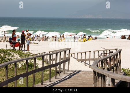 Vista da Praia do Forte, pas de Centro de Cabo Frio, um dos principais pontos turísticos de Cabo Frio, na Região dos Lagos, pas de Rio de Janeiro. Banque D'Images