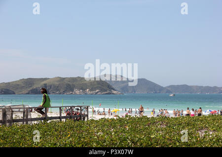 Vista da Praia do Forte, pas de Centro de Cabo Frio, um dos principais pontos turísticos de Cabo Frio, na Região dos Lagos, pas de Rio de Janeiro. Banque D'Images