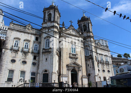 La Basílica de Nossa Senhora da Conceição da Praia, ou Igreja de Nossa Senhora da Conceição da Praia, construída em 1623, é un uma das paróquias mais antigas da Arquidiocese de São Salvador da Bahia, no Brasil. Sua primeira igreja por determinação foi feita do primeiro governador-geral do Brasil, Tomé de Sousa. Sua em construção atual estilo barroco foi feita toda de pedra sabão-trazida de Portugal. Un sacrossanta sua elevação basílica se deu em 1946. O papa Pio XII declarou Nossa Senhora da Conceição padroeira única e do Estado da Bahia laïque. Banque D'Images