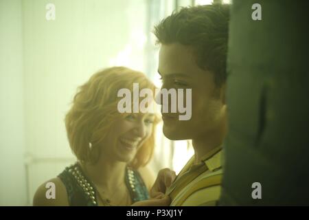 Titre original : SKINS. Titre en anglais : SKINS. Année : 2011. Stars : JAMES NEWMAN. Entreprise : Crédit photos / Album Banque D'Images