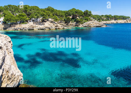 Mallorca, paradis Turquoise bay plage cala gat à côté de cala ratjada en été Banque D'Images