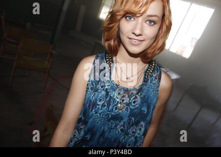 Titre original : SKINS. Titre en anglais : SKINS. Année : 2011. Entreprise : Crédit photos / Album Banque D'Images