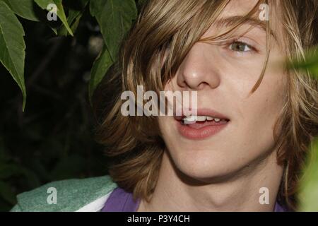 Titre original : SKINS. Titre en anglais : SKINS. Année : 2011. Stars : DANIEL FLAHERTY. Entreprise : Crédit photos / Album Banque D'Images