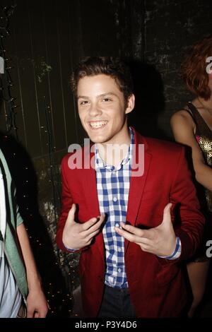 Titre original : SKINS. Titre en anglais : SKINS. Année : 2011. Entreprise : Crédit photos / Album Banque D'Images