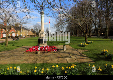 Le Monument aux Morts, village green, ville de Ramsey, Cambridgeshire, Angleterre, RU Banque D'Images