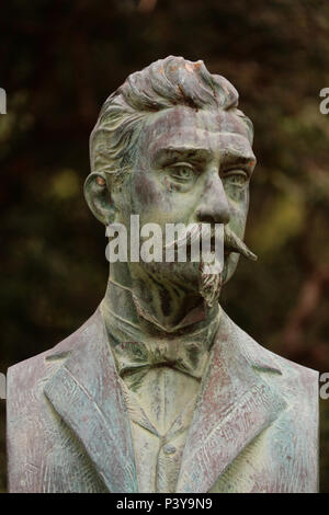 Busto Feito em installé en bronze pas d'espace intérieur n'Jardim Botânico do Rio, em homenagem ao botânico João Barbosa Rodrigues, directeur de la législation sur la que do Jardim Botânico entre os anos de 1890 e 1909, tenso sido responsável por obras notáveis como Iconographie des orchidées du Brésil, de 1882, e Sertum Palmarum Brasiliensium, de 1903. Monumento inaugurado em 1933 Patrocinado por Eduardo Guinle Guilherme. Banque D'Images