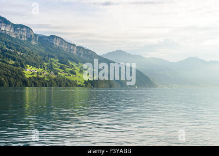 Le lac de Lucerne (Vierwaldstaetter Voir) - vue de Zürich, Suisse Banque D'Images