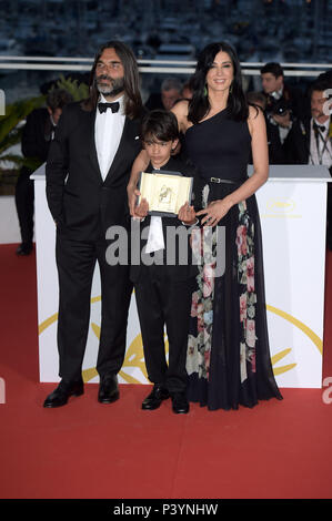 71e Festival du Film de Cannes 2018, une séance de film Palme D'Or des gagnants. Sur la photo : Zain Alrafeea, Nadine Labaki, Khaled Mouzana, Prix du Jury : Alrafeea avec Zain, Nadine Labaki, Khaled Mouzana Où : Cannes, France Quand : 19 mai 2018 Credit : IPA/WENN.com **Uniquement disponible pour publication au Royaume-Uni, USA, Allemagne, Autriche, Suisse** Banque D'Images
