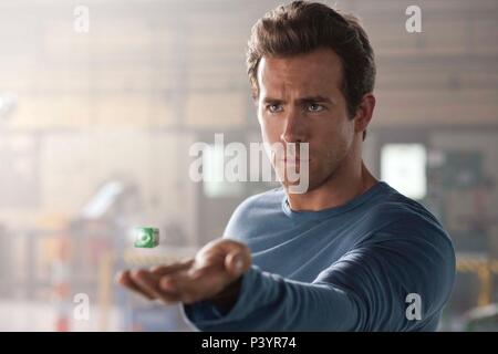 Titre original : Green Lantern. Titre en anglais : Green Lantern. Film Directeur : MARTIN CAMPBELL. Année : 2011. Stars : Ryan Reynolds. Credit : WARNER BROS. Album de photos / Banque D'Images