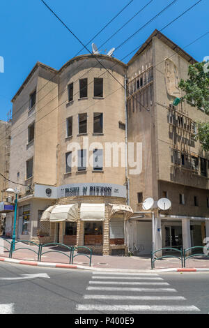 Haïfa, Israël - 09 juin 2018 : immeuble ancien, partiellement abandonné, dans quartier Hadar HaCarmel, Haïfa, Israël Banque D'Images