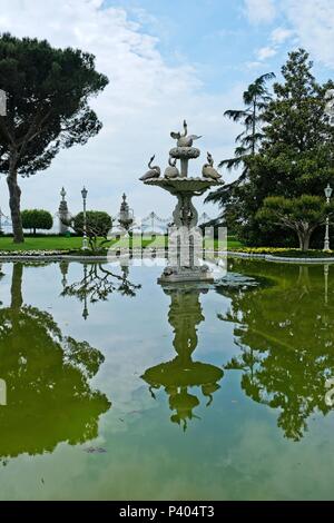 ISTANBUL, TURQUIE - 29 MAI : Fontaine en raison de l'Dolmabache Palais et le Musée d'Istanbul Turquie le 29 mai, 2018 Banque D'Images