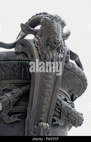 ISTANBUL, TURQUIE - 29 MAI : urne ornementale au Palais de Dolmabache et musée à Istanbul Turquie le 29 mai, 2018 Banque D'Images