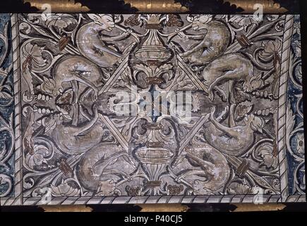 DETALLE DEL ARTESONADO NOBLE DE LA ESCALERA DEL PALACIO DE LOS REYES CATOLICOS DE LA ALJAFERIA DE ZARAGOZA - SIGLO XV. Emplacement : ALJAFERIA-CORTES Aragon, Saragosse, SARAGOSSE SARAGOSSE, ESPAGNE. Banque D'Images