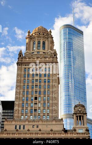 Chicago, Illinois, USA. Les dessus des deux époques et styles architecturaux contrastés à Chicago qui montrent sa diversité et la variété de l'architecture. Banque D'Images