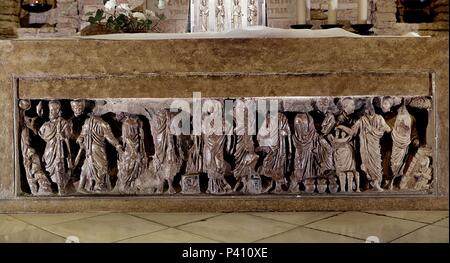 Armande Altaï PALEOCRISTIANO REALIZADO EN MARMOL POR UN TALLER ROMANO EN LA CRIPTA DE LA IGLESIA DE SANTA ENGRACIA - SIGLO IV. Lieu : Eglise de Santa Engracia, SARAGOSSE, SARAGOSSE SARAGOSSE, ESPAGNE. Banque D'Images