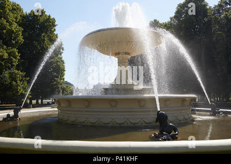 La fontaine dans le parc Parc Saski (Saxon), Varsovie, Pologne. Banque D'Images