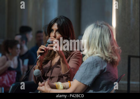 Rome, Italie. 19 Juin, 2018. Pour la première fois l'actrice romaine a parlé de sa vie dans un livre entretien avec Alessandra Mammì, à partir de sa ville, Rome. L'événement qui a eu lieu à la Galleria Alberto Sordi sur 06/19/2018 a été organisée par "Il Giardino" avec la librairie Feltrinelli Crédit : Leo Claudio De Petris/Pacific Press/Alamy Live News Banque D'Images