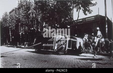 HªCATALUÑA-FOTOGRAFIA-26-7-1909-SEMANA TRAGICA-Barcelone-autobus. Emplacement : BIBLIOTECA NACIONAL-COLECCION, MADRID. Banque D'Images