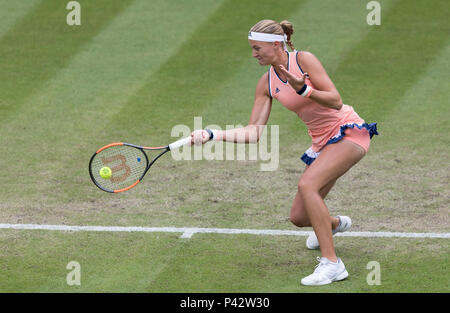 Birmingham, UK. 20 juin 2018. Kristina Mladenovic de France en action contre Magdalena Rybarikova de la Slovaquie au cours de la Nature Valley Classic WTA Tour événement au Prieuré d'Edgbaston, Birmingham, UK Club le mercredi 20 juin 2018. Credit : James Wilson/Alamy Live News Banque D'Images