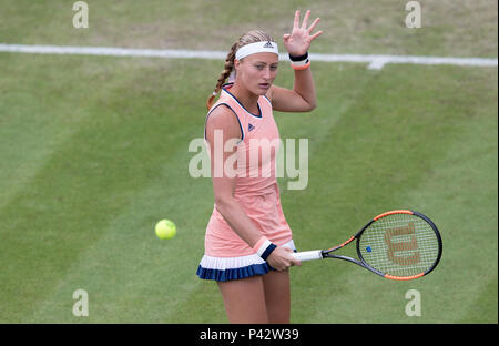 Birmingham, UK. 20 juin 2018. Kristina Mladenovic de France en action contre Magdalena Rybarikova de la Slovaquie au cours de la Nature Valley Classic WTA Tour événement au Prieuré d'Edgbaston, Birmingham, UK Club le mercredi 20 juin 2018. Credit : James Wilson/Alamy Live News Banque D'Images