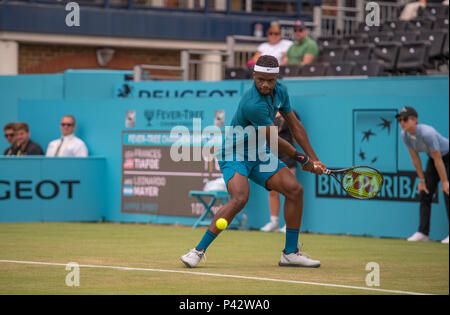 Le Queen's Club, London, UK. 20 Juin, 2018. Jour 3 de la Fever Tree Championships le centre court avec Frances Tiafoe (USA) en action contre Leonardo Mayer (ARG). Credit : Malcolm Park/Alamy Live News. Banque D'Images