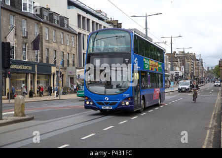 Edinburgh, Royaume-Uni. 20 juin 2018. Un bus local à Édimbourg, en Écosse. La prévision est pour soleil dans les jours prochains. Credit : Keith Larby/Alamy Live News Banque D'Images