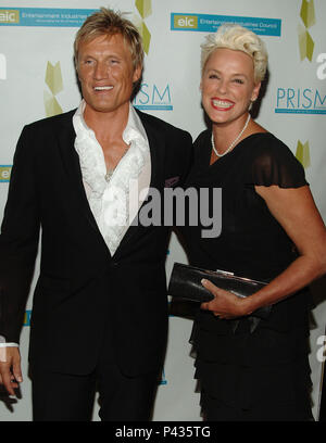 Dolph Lundgren et Brigitte Nielsen - 12ème Prism Awards au Beverly Hills Hotel à Los Angeles. Les trois quarts le contact visuel - 01 Dolph Lundgren et Brigitte Nielsen 01.jpg01 Dolph Lundgren et Brigitte Nielsen 01 Événement dans la vie d'Hollywood, Californie - Red Carpet Event, USA, Cinéma, Célébrités, photographie, Bestof, Arts, Culture et divertissement, Célébrités, Mode Topix Meilleur de Hollywood, la vie, événement dans la vie d'Hollywood, Californie - Tapis rouge et en backstage, cinéma, télévision, célébrités, célébrités de la musique, des acteurs du Topix même film en salle, et la st Banque D'Images