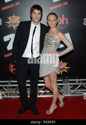 Jim Sturgess et Kate Bosworth - 21 Première au Planet Hollywood à Las Vegas. sourire toute la longueur de contact avec les yeux - 07 SturgessJim  07 BosworthKate.jpg07 SturgessJim  07 BosworthKate événement dans la vie d'Hollywood, Californie - Red Carpet Event, USA, Cinéma, Célébrités, photographie, Bestof, Arts, Culture et divertissement, Célébrités, Mode Topix Meilleur de Hollywood, la vie, événement dans la vie d'Hollywood, Californie - Tapis rouge et en backstage, cinéma, télévision, célébrités, célébrités de la musique, des acteurs du Topix même film en salle, et la star ensemble. enquête tsuni-Gamma@US Banque D'Images