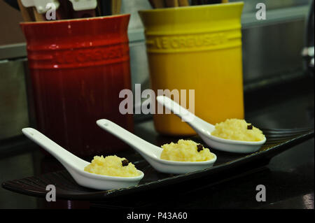 Docinhos de colher (brigadeiro, beijinho doce de abóbora,). São Paulo/SP, BRÉSIL. Données : 14/06/2010. Foto : David Santos Jr. / Fotoarena. Banque D'Images