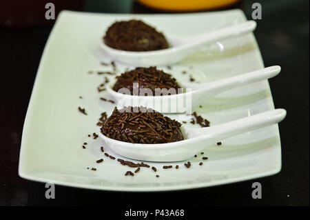 Docinhos de colher (brigadeiro, beijinho doce de abóbora,). São Paulo/SP, BRÉSIL. Données : 14/06/2010. Foto : David Santos Jr. / Fotoarena. Banque D'Images