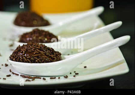 Docinhos de colher (brigadeiro, beijinho doce de abóbora,). São Paulo/SP, BRÉSIL. Données : 14/06/2010. Foto : David Santos Jr. / Fotoarena. Banque D'Images