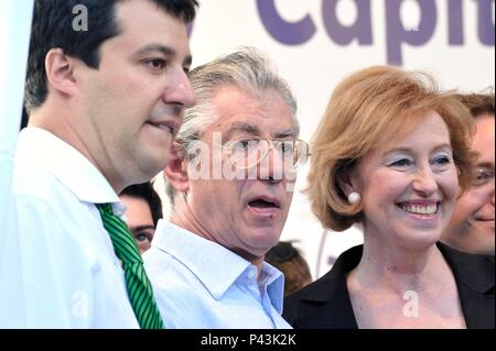 Umberto Bossi , Letizia Moratti, Matteo Salvini au cours de réunion de la Lega Nord à Milan 13-05-2011 Banque D'Images