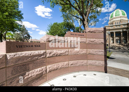 Monument commémoratif de guerre à l'extérieur de l'hôtel de ville, Roswell, Nouveau Mexique, USA Banque D'Images