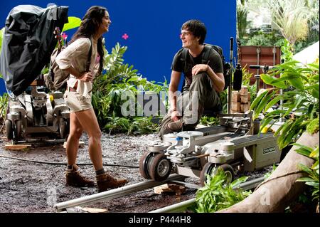 Film Original Title : Voyage 2 : L'île mystérieuse. Titre en anglais : JOURNEY 2 : THE MYSTERIOUS ISLAND. Directeur du film : Brad Peyton. Année : 2012. Stars : Vanessa Hudgens et Josh Hutcherson. Credit : New Line Cinema / Album Banque D'Images