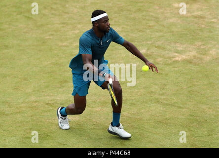 USA's Frances Tiafoe en action au cours de la troisième journée du championnat Fever-Tree au Queens Club, Londres Banque D'Images