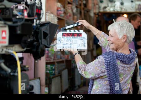 Titre original : THE BEST EXOTIC MARIGOLD HOTEL. Titre en anglais : THE BEST EXOTIC MARIGOLD HOTEL. Film Réalisateur : John Madden. Année : 2011. Stars : Judi Dench. Crédit : 20TH CENTURY FOX / Album Banque D'Images