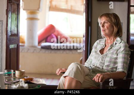 Titre original : THE BEST EXOTIC MARIGOLD HOTEL. Titre en anglais : THE BEST EXOTIC MARIGOLD HOTEL. Film Réalisateur : John Madden. Année : 2011. Stars : PENELOPE WILTON. Crédit : 20TH CENTURY FOX / Album Banque D'Images