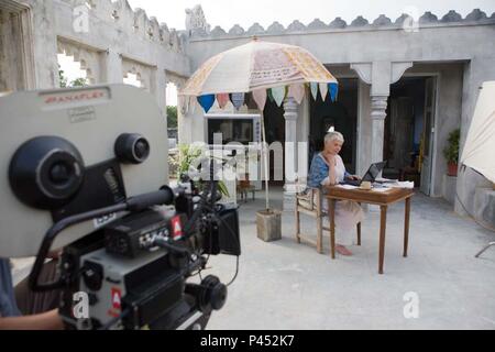 Titre original : THE BEST EXOTIC MARIGOLD HOTEL. Titre en anglais : THE BEST EXOTIC MARIGOLD HOTEL. Film Réalisateur : John Madden. Année : 2011. Stars : Judi Dench. Crédit : 20TH CENTURY FOX / Album Banque D'Images