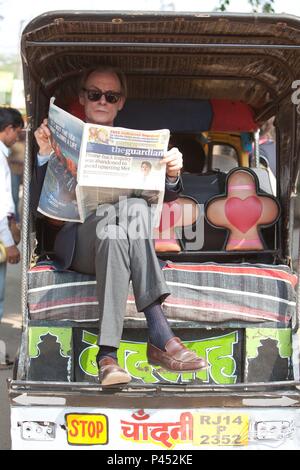 Titre original : THE BEST EXOTIC MARIGOLD HOTEL. Titre en anglais : THE BEST EXOTIC MARIGOLD HOTEL. Film Réalisateur : John Madden. Année : 2011. Stars : BILL NIGHY. Crédit : 20TH CENTURY FOX / Album Banque D'Images