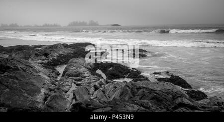 Les vagues de l'océan le long du littoral, Chesterman Beach, Tofino, Vancouver Island, British Columbia, Canada Banque D'Images