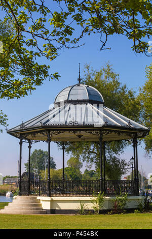 Kiosque à l'Quomps, Christchurch Quay, Christchurch, Bournemouth, Dorset UK en mai Banque D'Images