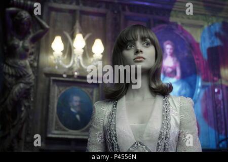 Titre original : Dark Shadows. Titre en anglais : les zones sombres. Réalisateur : TIM BURTON Film. Année : 2012. Stars : BELLA HEATHCOTE. Credit : WARNER BROS. Album de photos / Banque D'Images