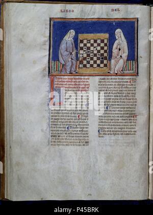 LIBRO DE JUEGOS O LIBRO DEL AJEDREZ DADOS Y TABLAS - 1283 - FOLIO 32V - LA MONJA INICIA UN LA NOVICIA EN EL JUEGO - MANUSCRITO GOTICO. Auteur : Alfonso X le Sage de Castille (1221-1284). Emplacement : MONASTERIO-BIBLIOTECA-COLECCION, San Lorenzo del Escorial, Madrid, Espagne. Banque D'Images